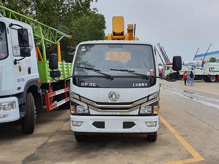 國六東風(fēng)18米直臂高空作業(yè)車