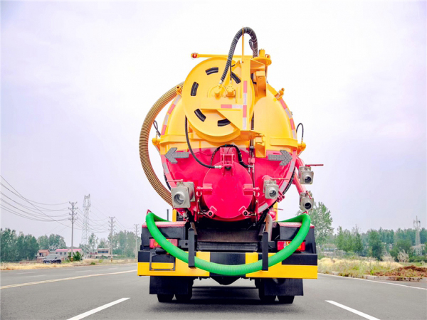 天錦副發(fā)抽淤泥河道清理車